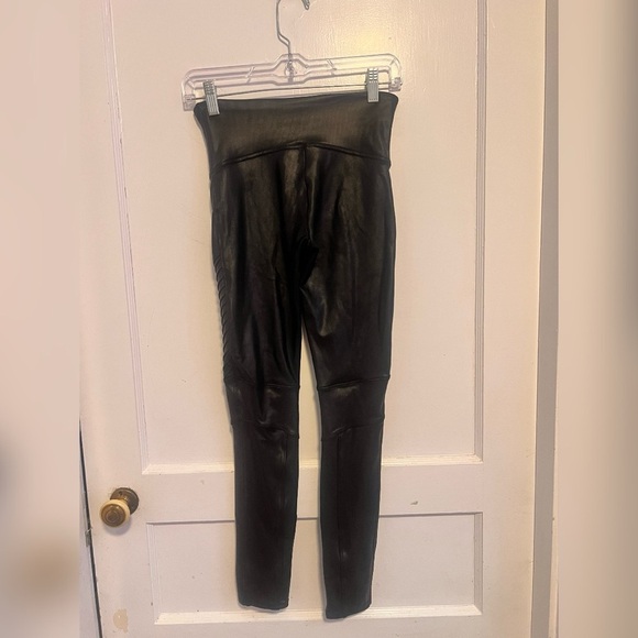 SPANX Black
Moto Faux Leather Leggings Size M
$110 - Picture 3 of 3